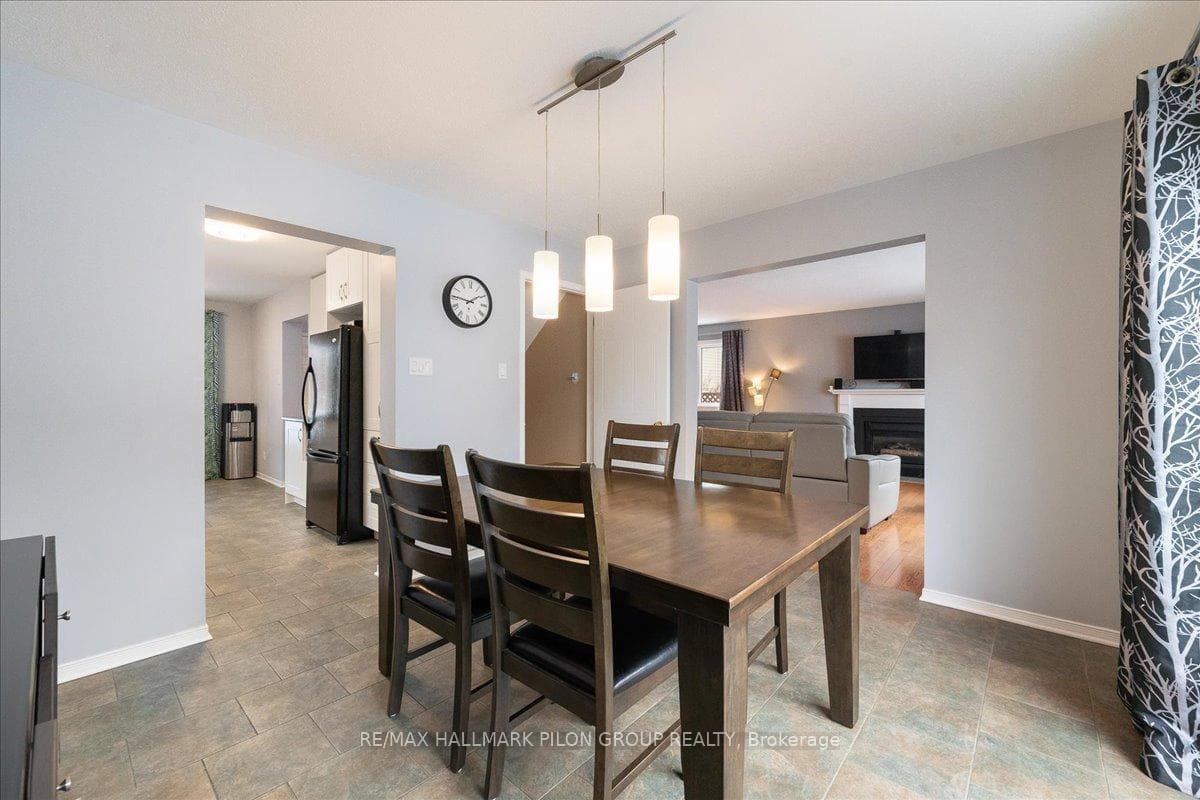 712 Princess Louise Drive photo 9