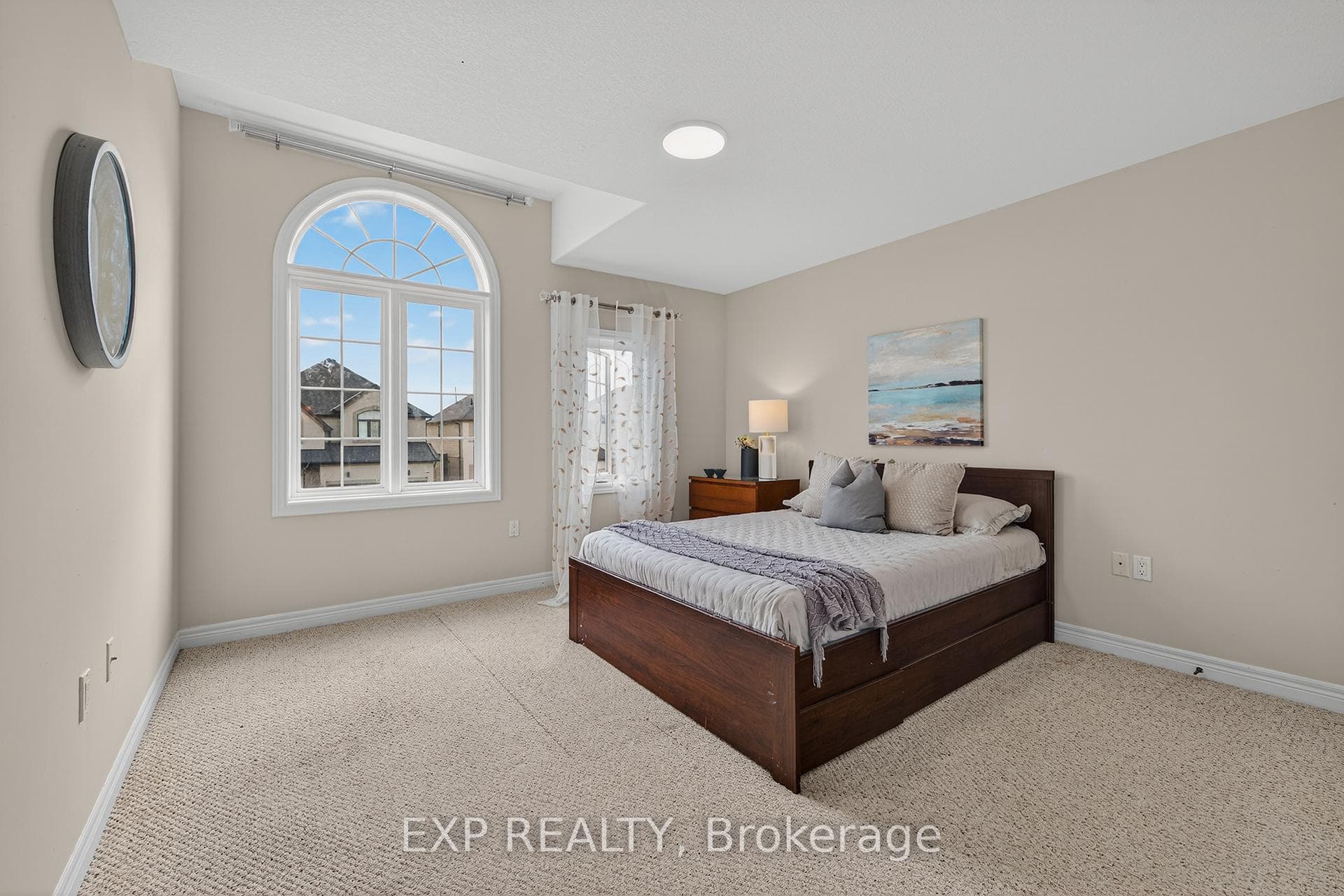 100 Garinger Crescent photo 24