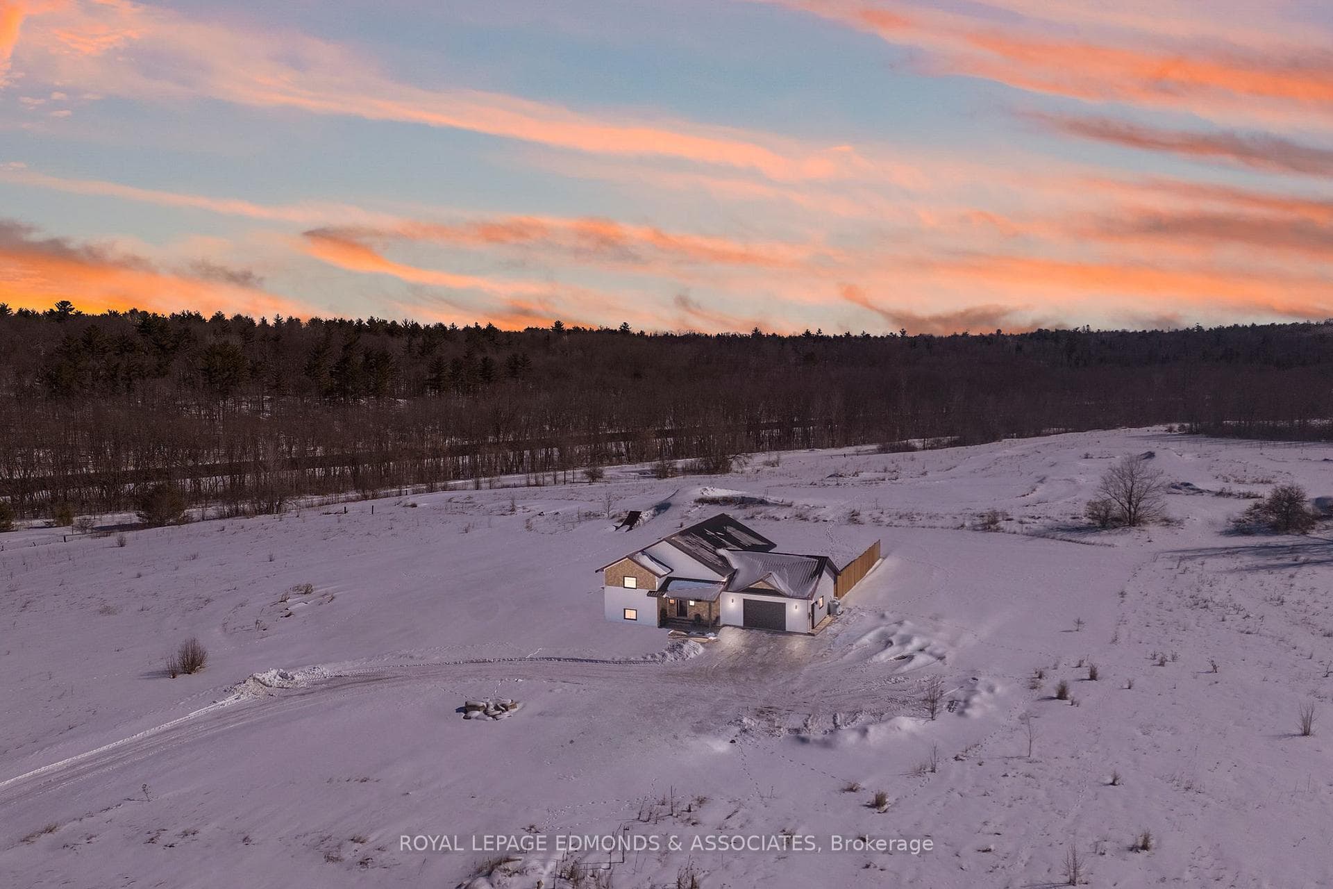 1097 Sutherland Road photo 1