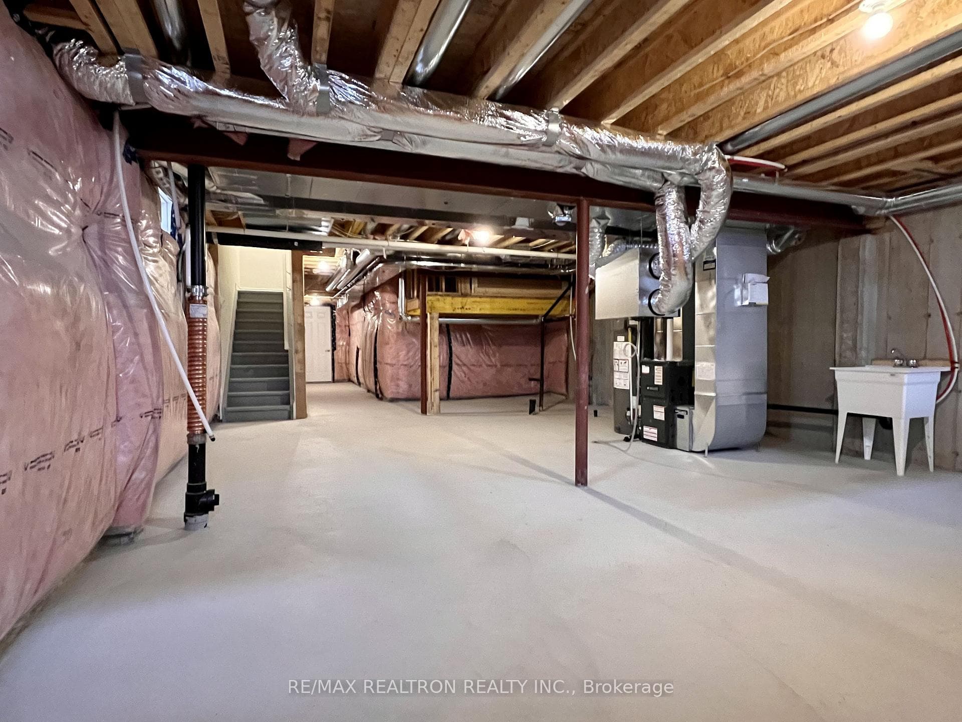 99 Bearberry Road photo 32