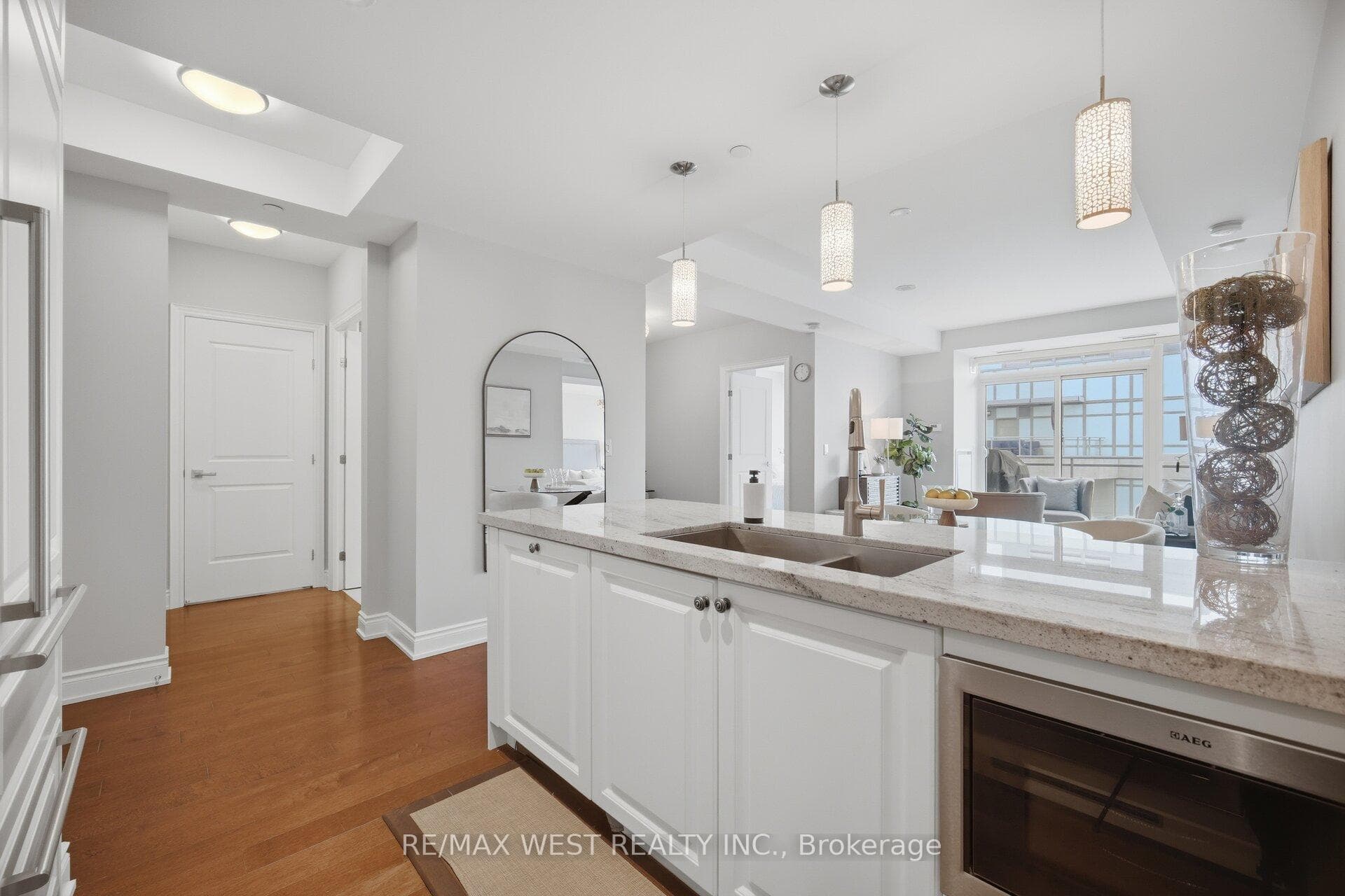 3500 Lakeshore Road Unit 825 photo 12