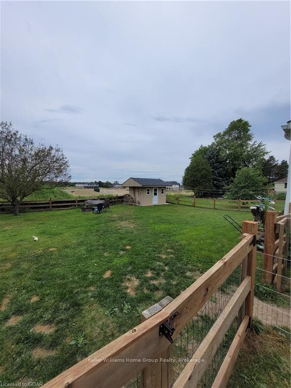 304 ELORA Street photo 19