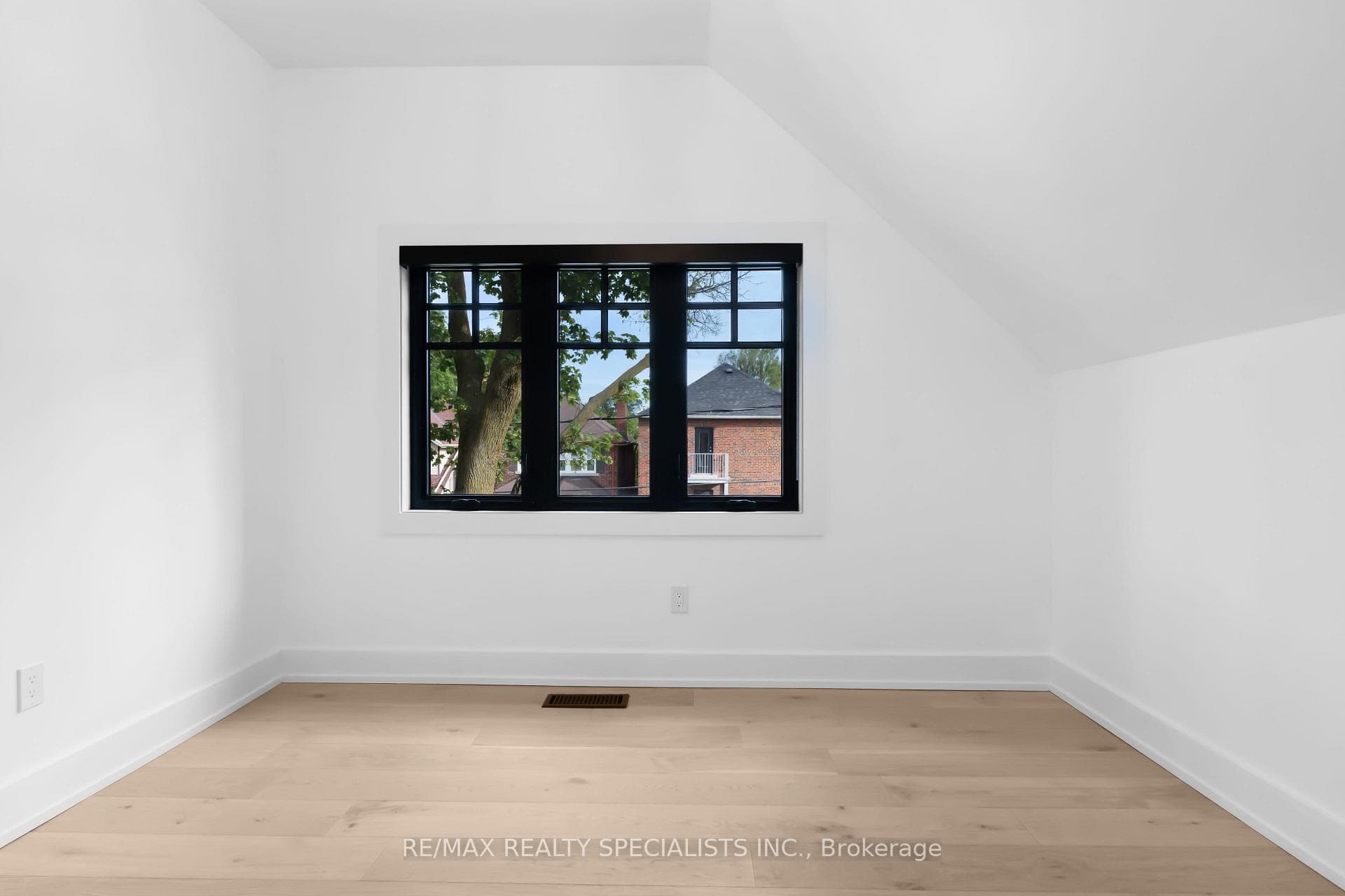 997 Mount Pleasant Road photo 32