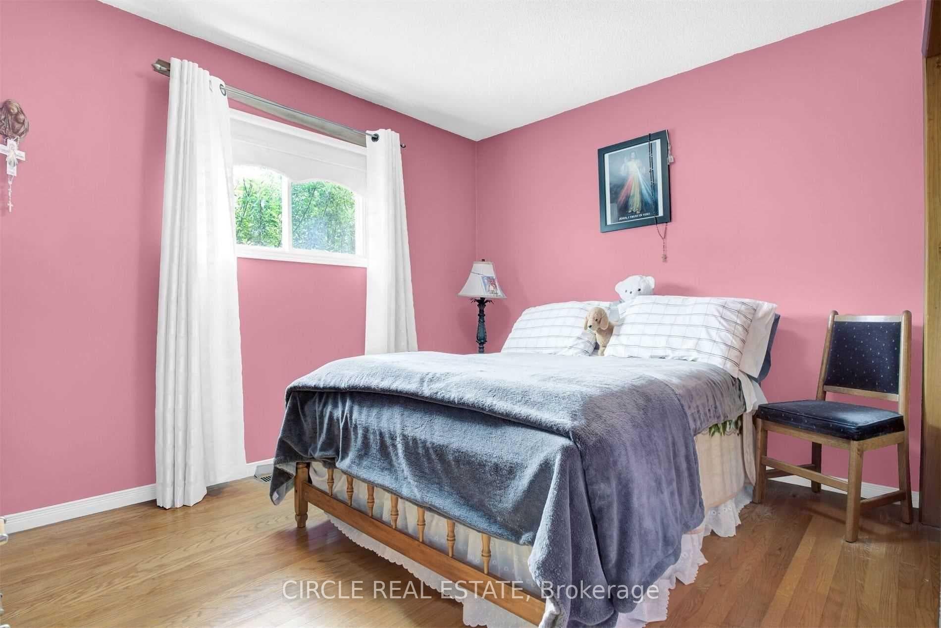 5945 King Street photo 19