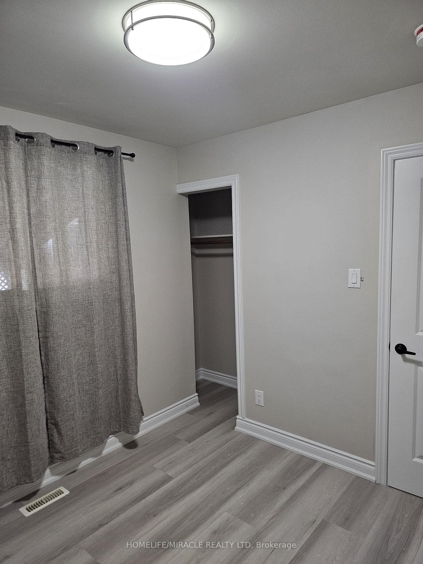 61 Deerfield Crescent photo 13