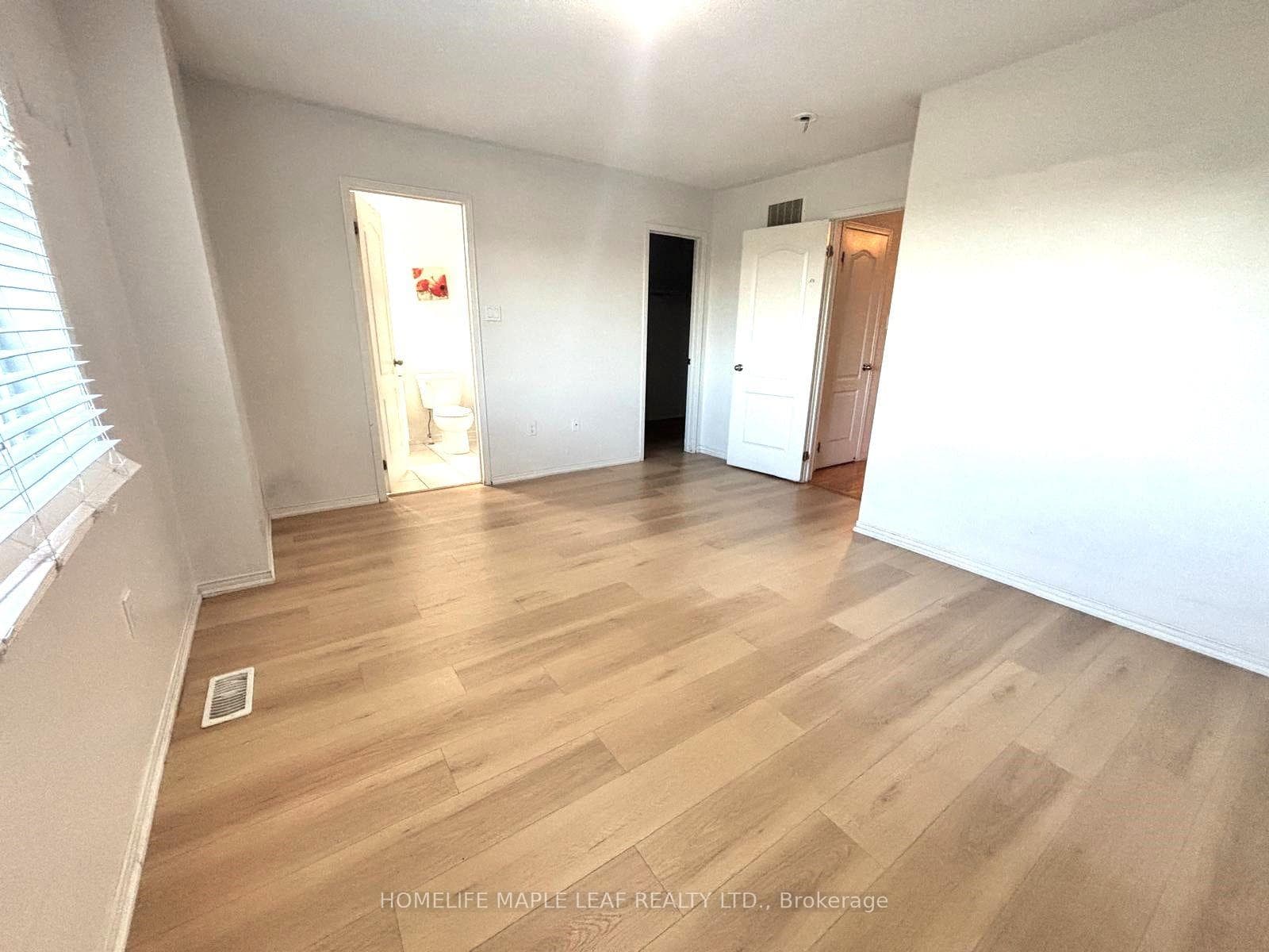 39 Sussexdale Drive photo 14