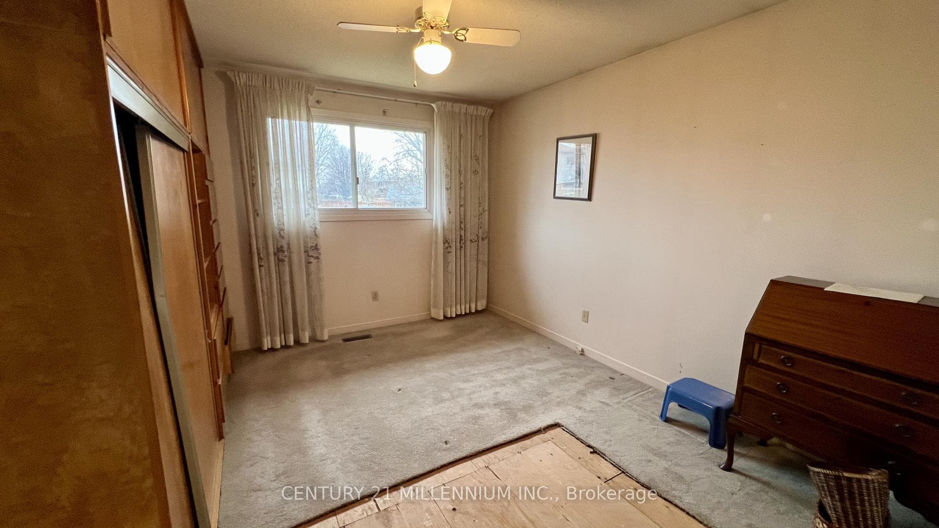 68 Burbank Crescent photo 11