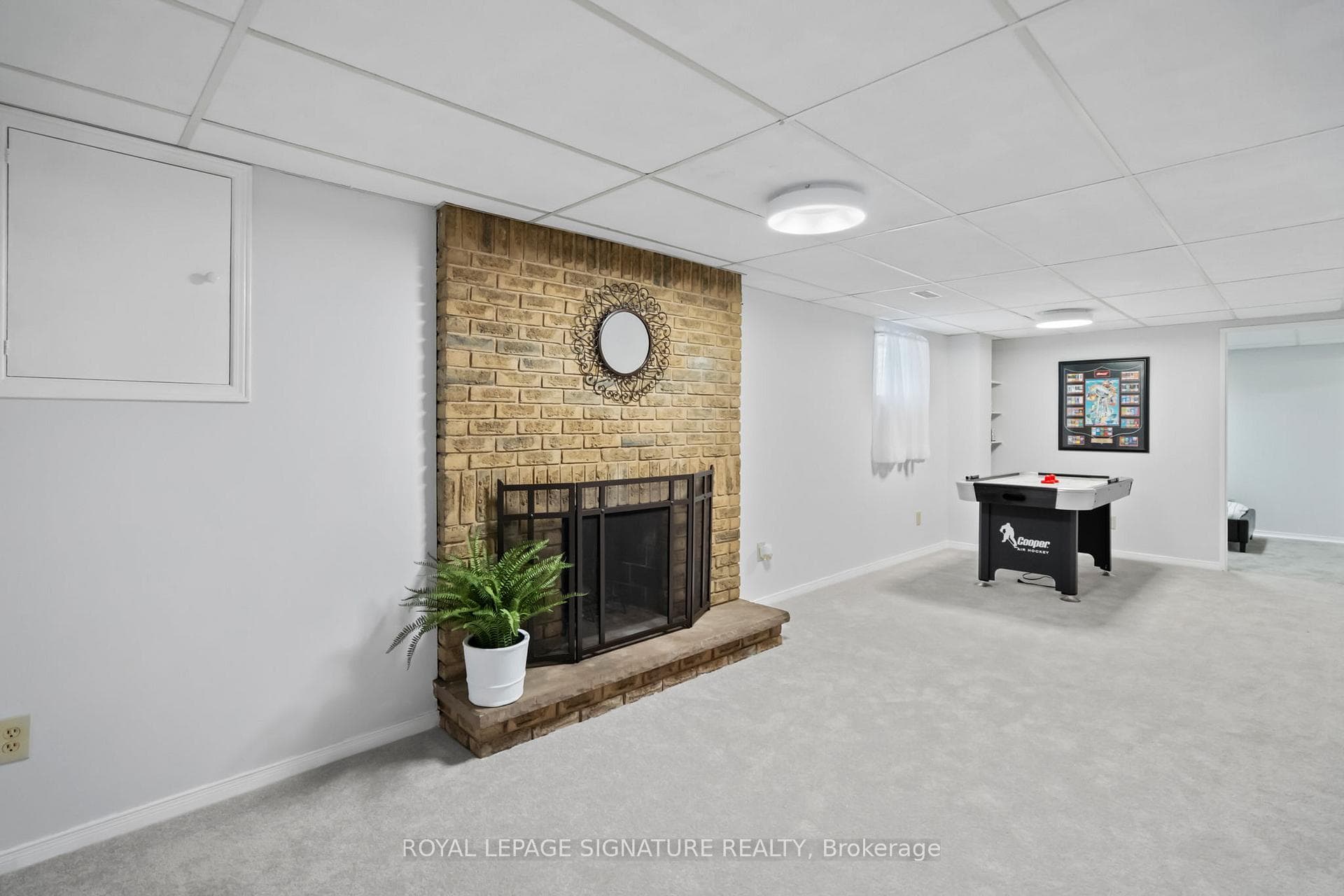 1213 Gloucester Square photo 29