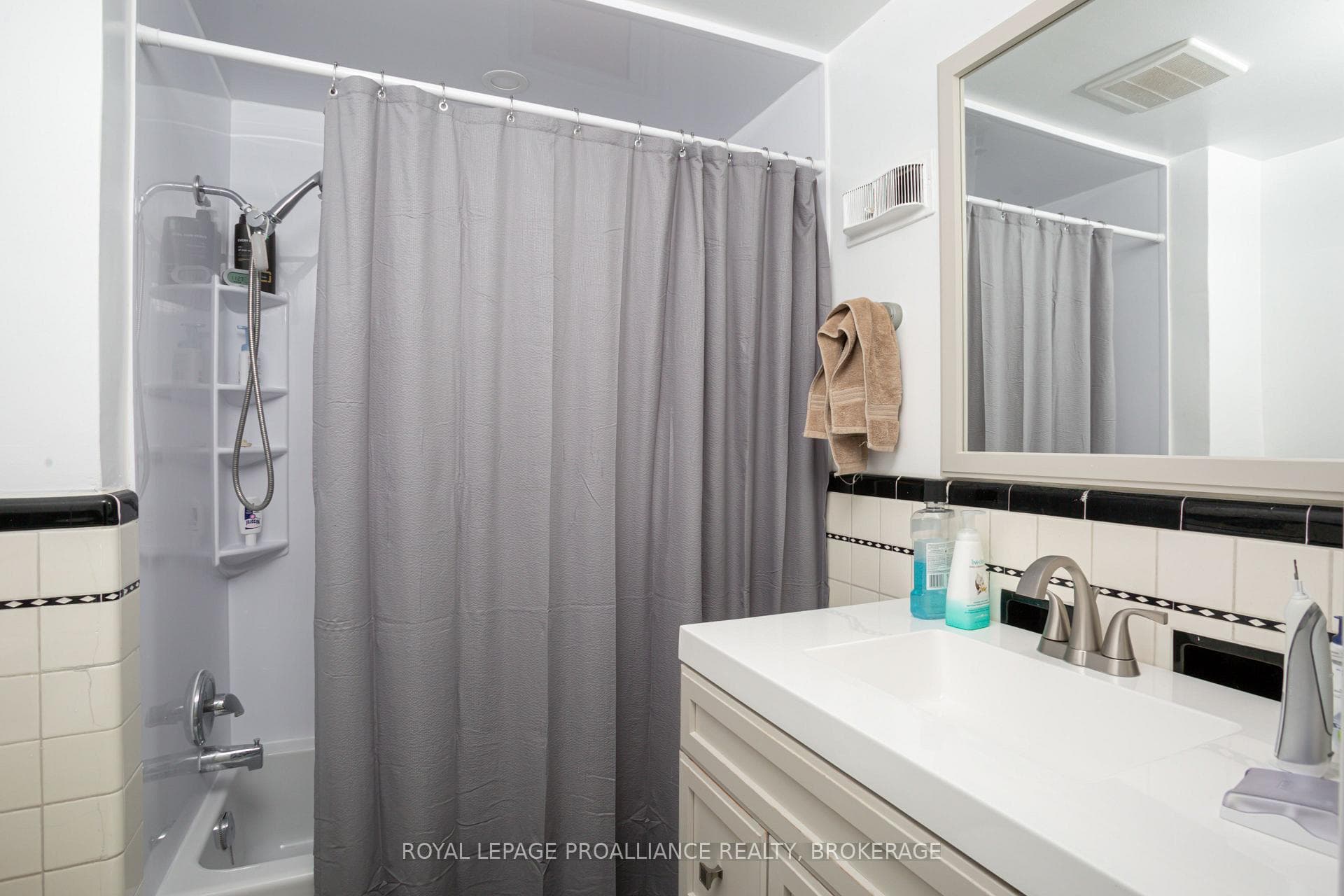 78 Carruthers Avenue photo 32