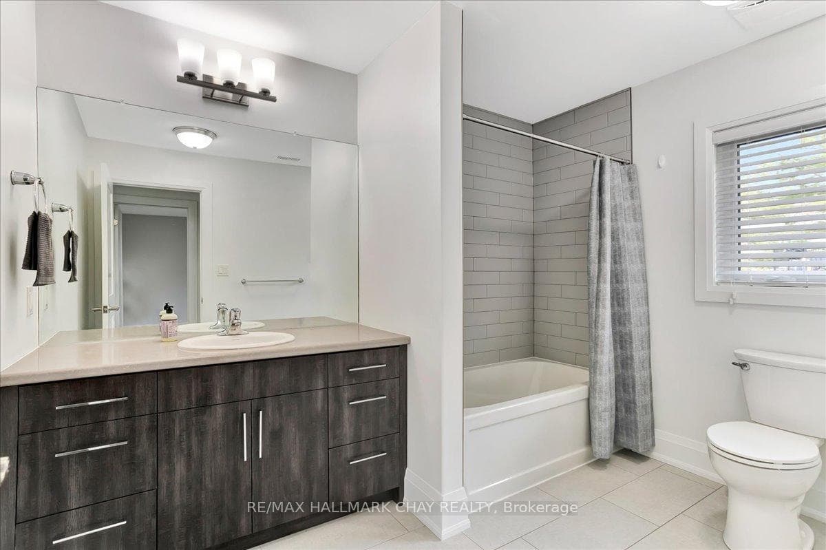 325 Peter Street Unit Unit 2 photo 24