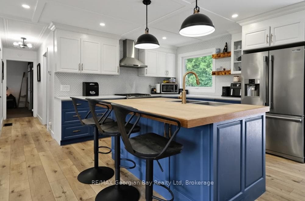 460 Athabaska Street photo 9