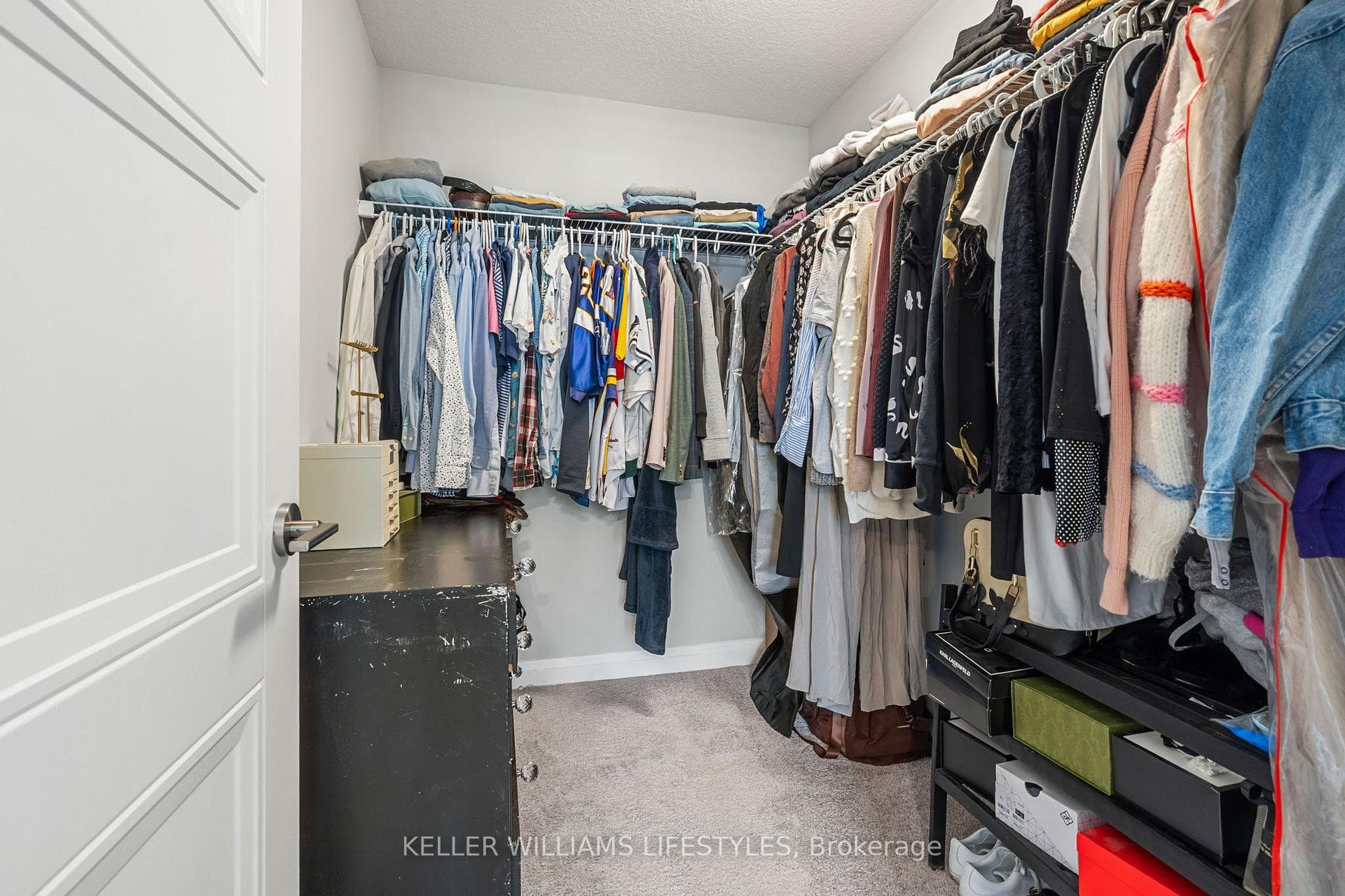 Walk-in closet