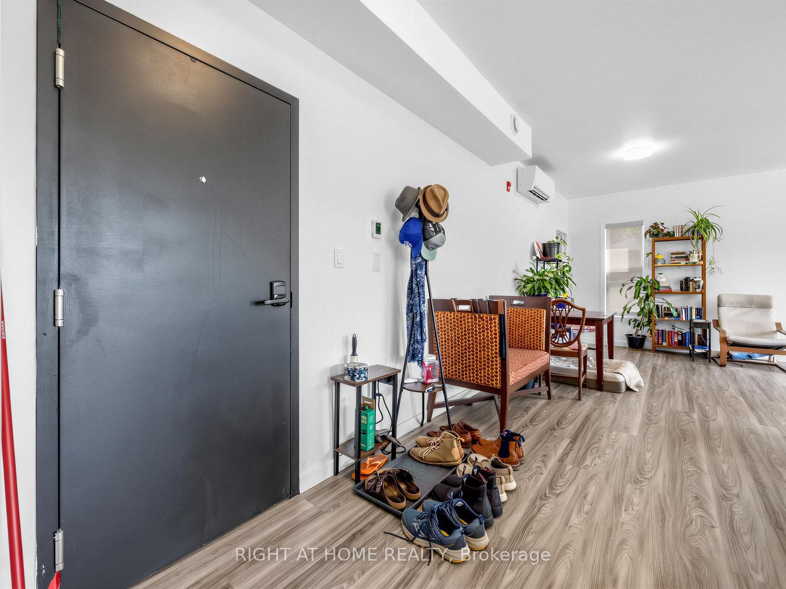 148 Glenlake Avenue Unit #8 photo 18