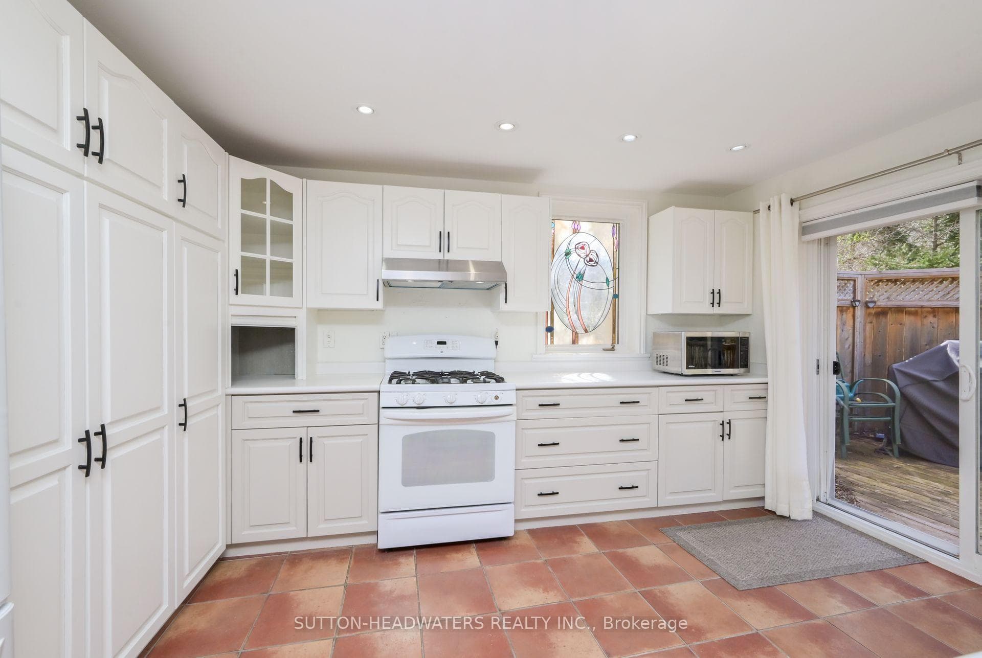 804 Forks Of The Credit Road photo 13