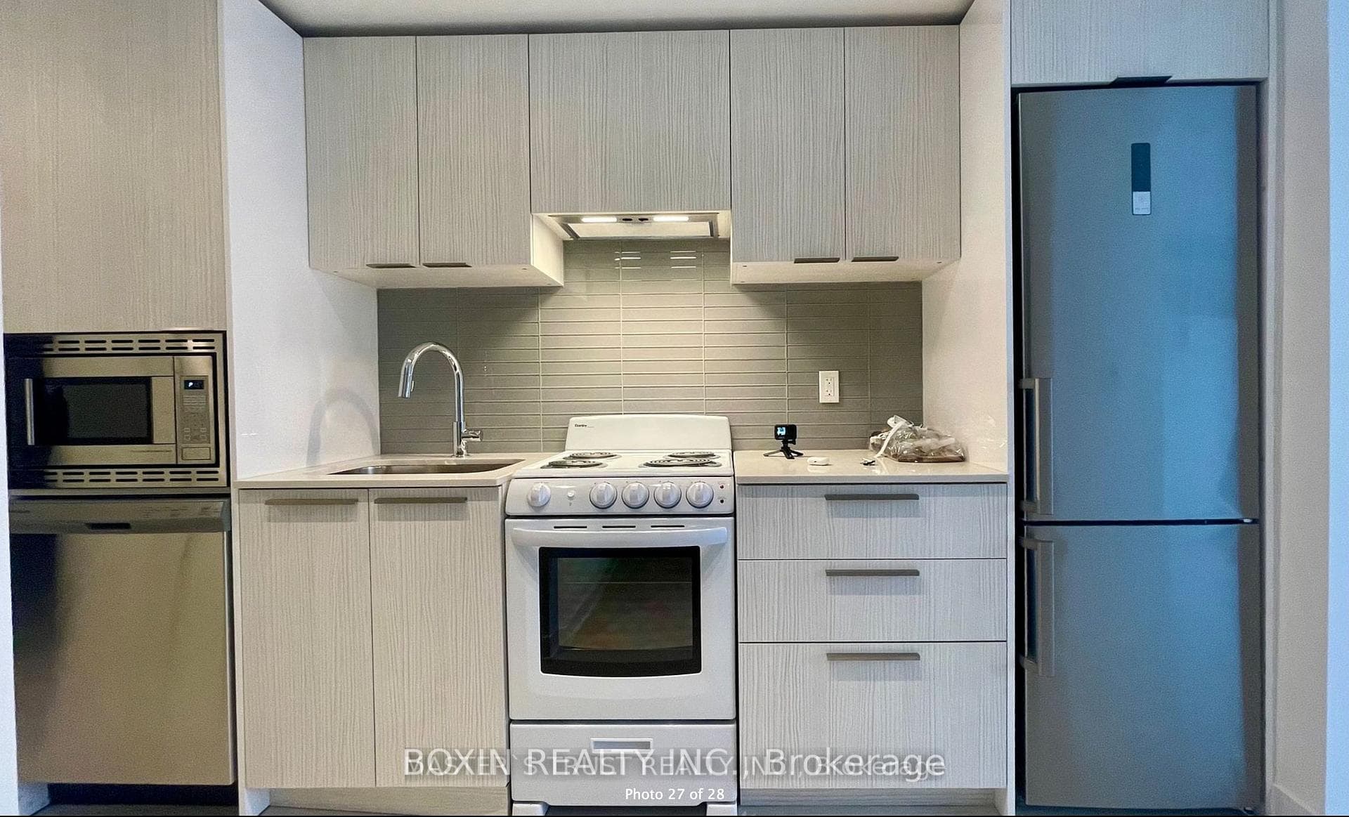 501 Yonge Street Unit 3404 photo 2