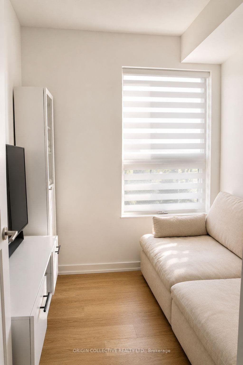 430 Essa Road Unit 206 photo 12