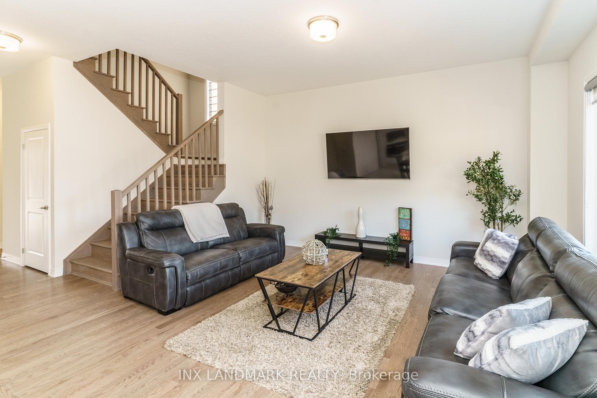 3189 Searidge Street photo 14