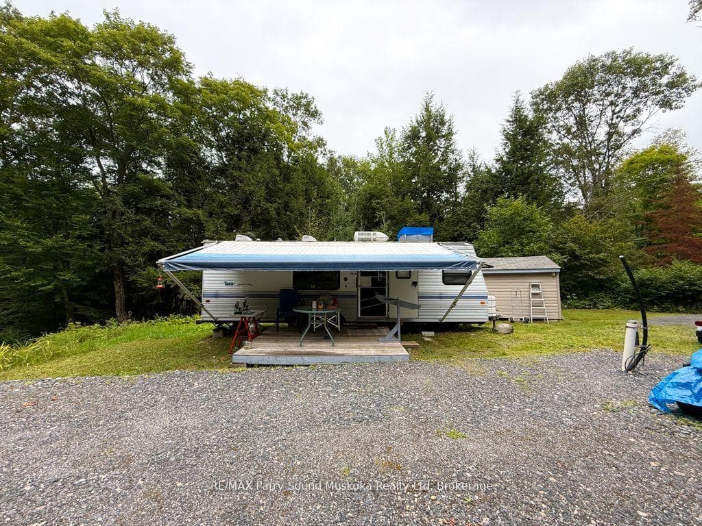 335 Centre Road photo 1