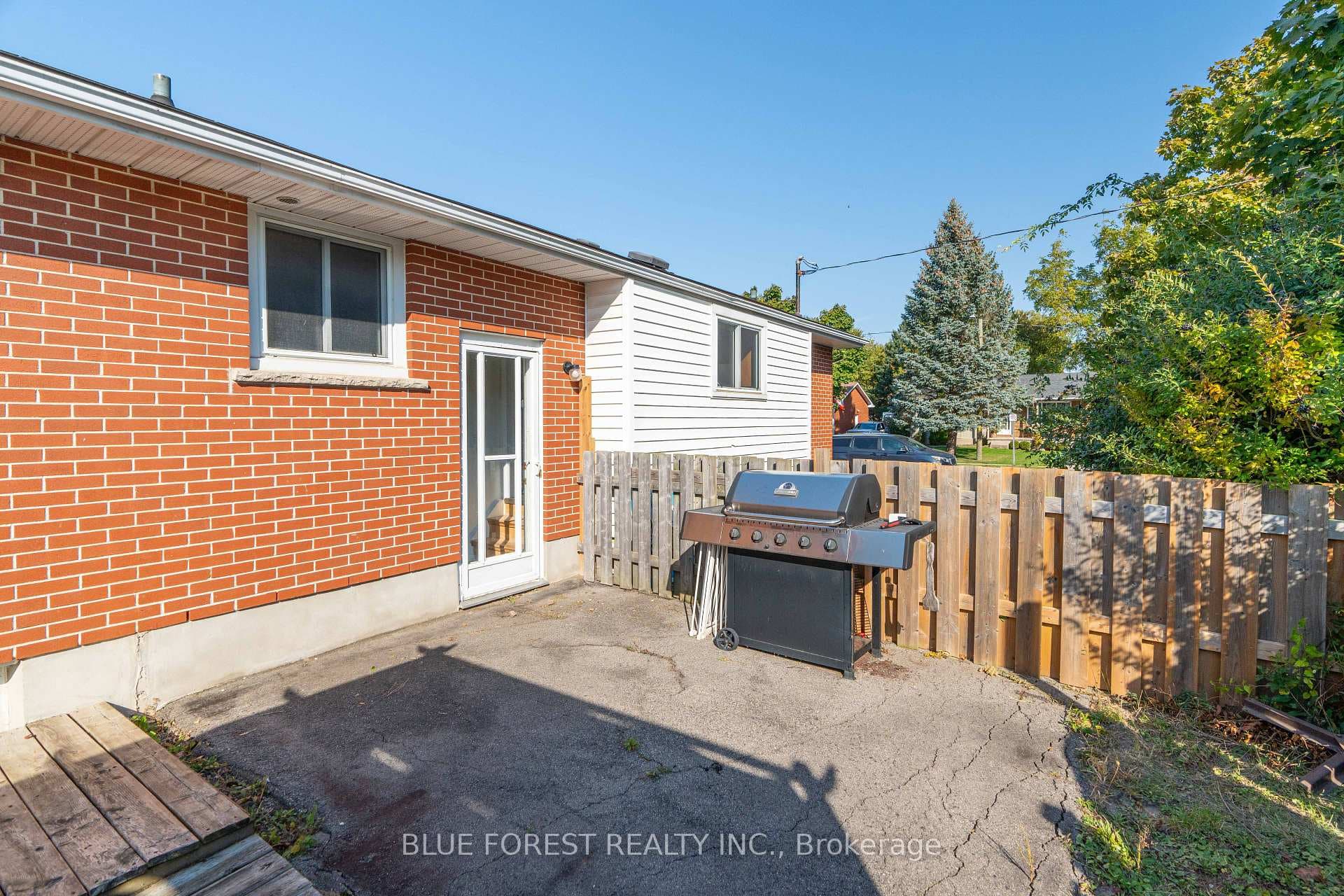 195 Myrtle Street photo 32