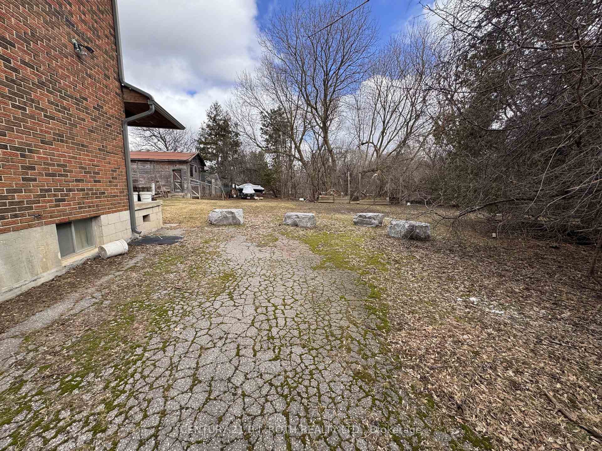 915 Taunton Road photo 17