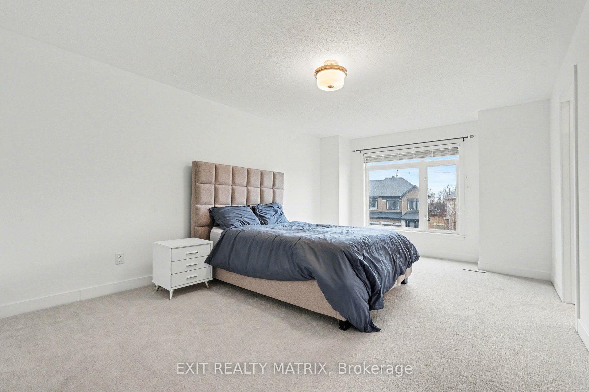 656 Putney Crescent photo 17
