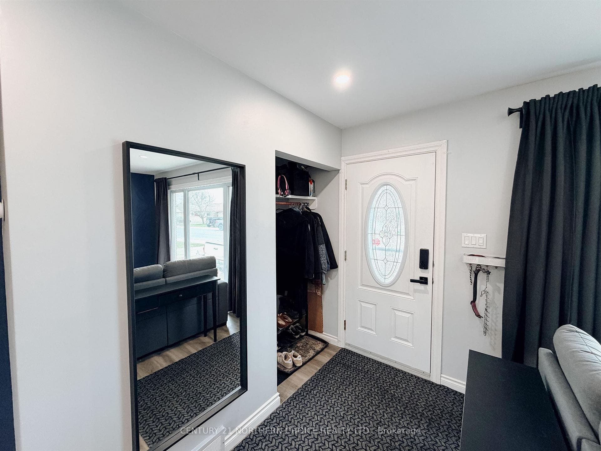 1267 Valley Drive photo 4