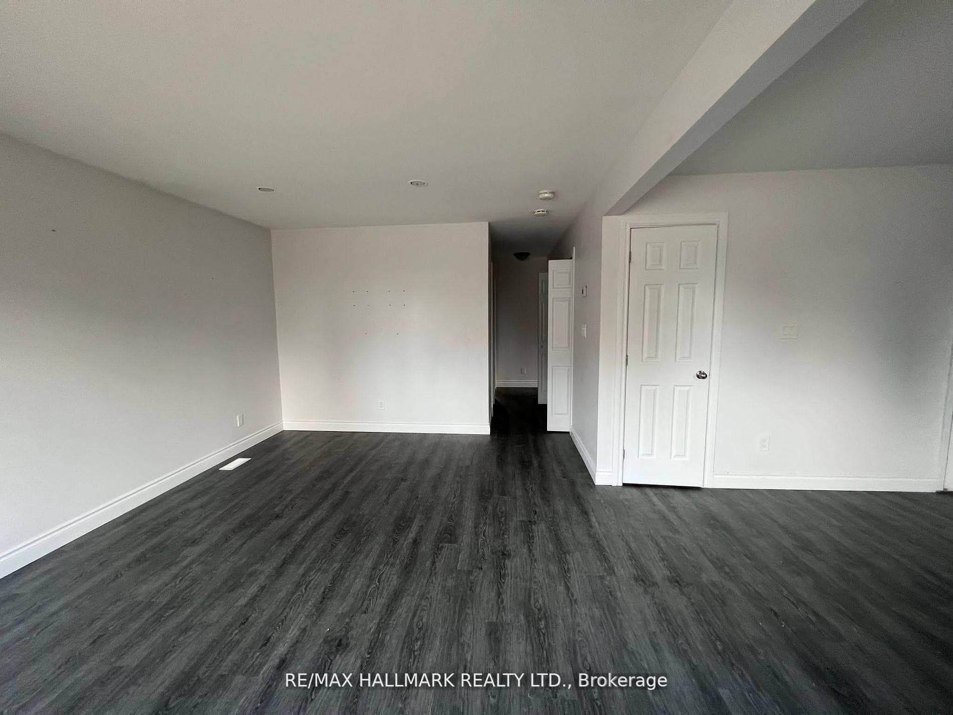 261 Wellington Street Unit Main photo 4