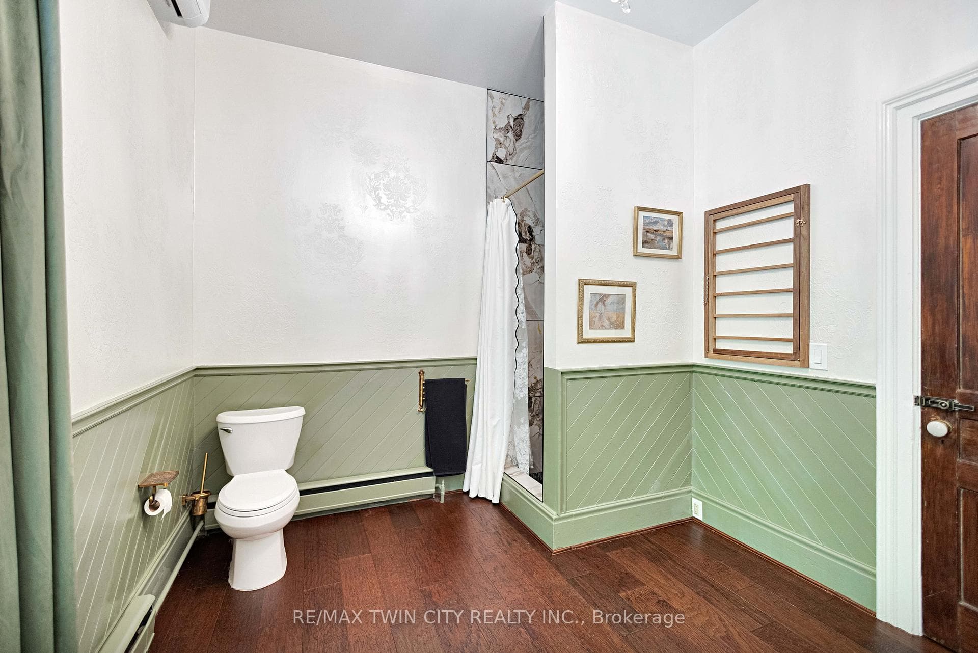651 West Street photo 17