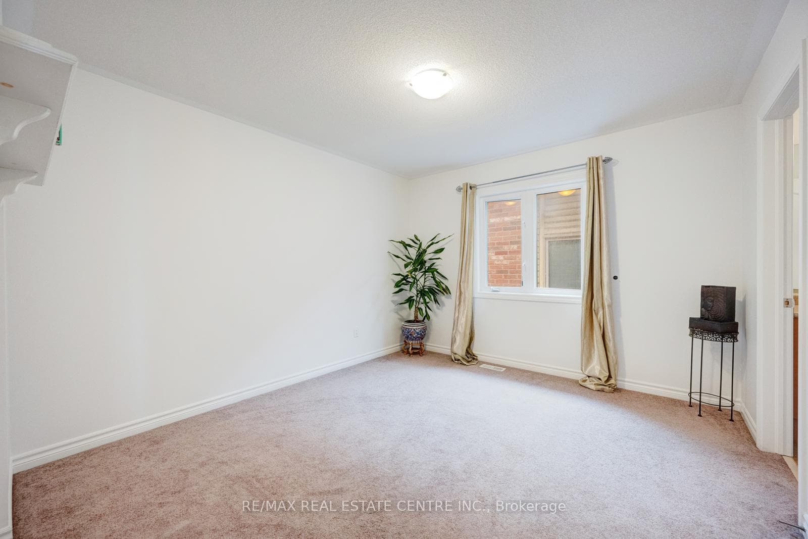 19 Mediterranean Crescent photo 32