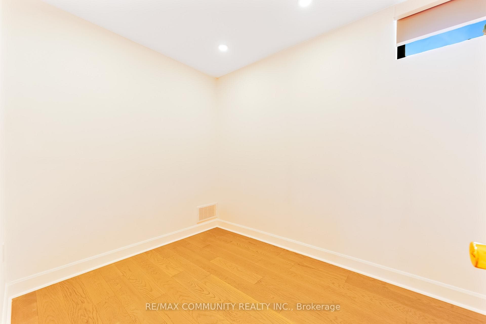 856 Kennedy Road photo 40