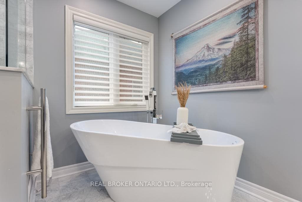 2576 Armour Crescent photo 22