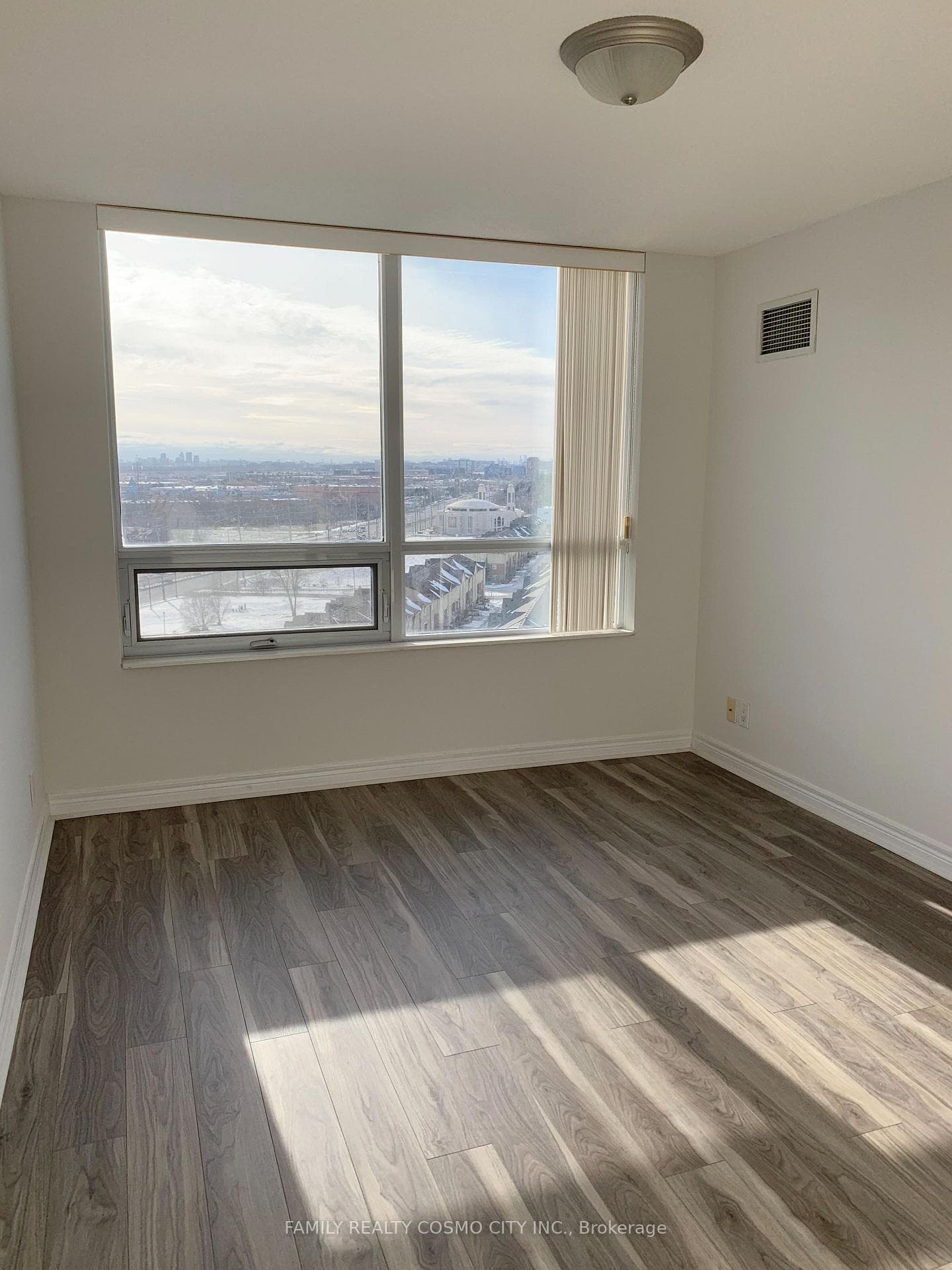 33 COX Boulevard Unit 1606 photo 8