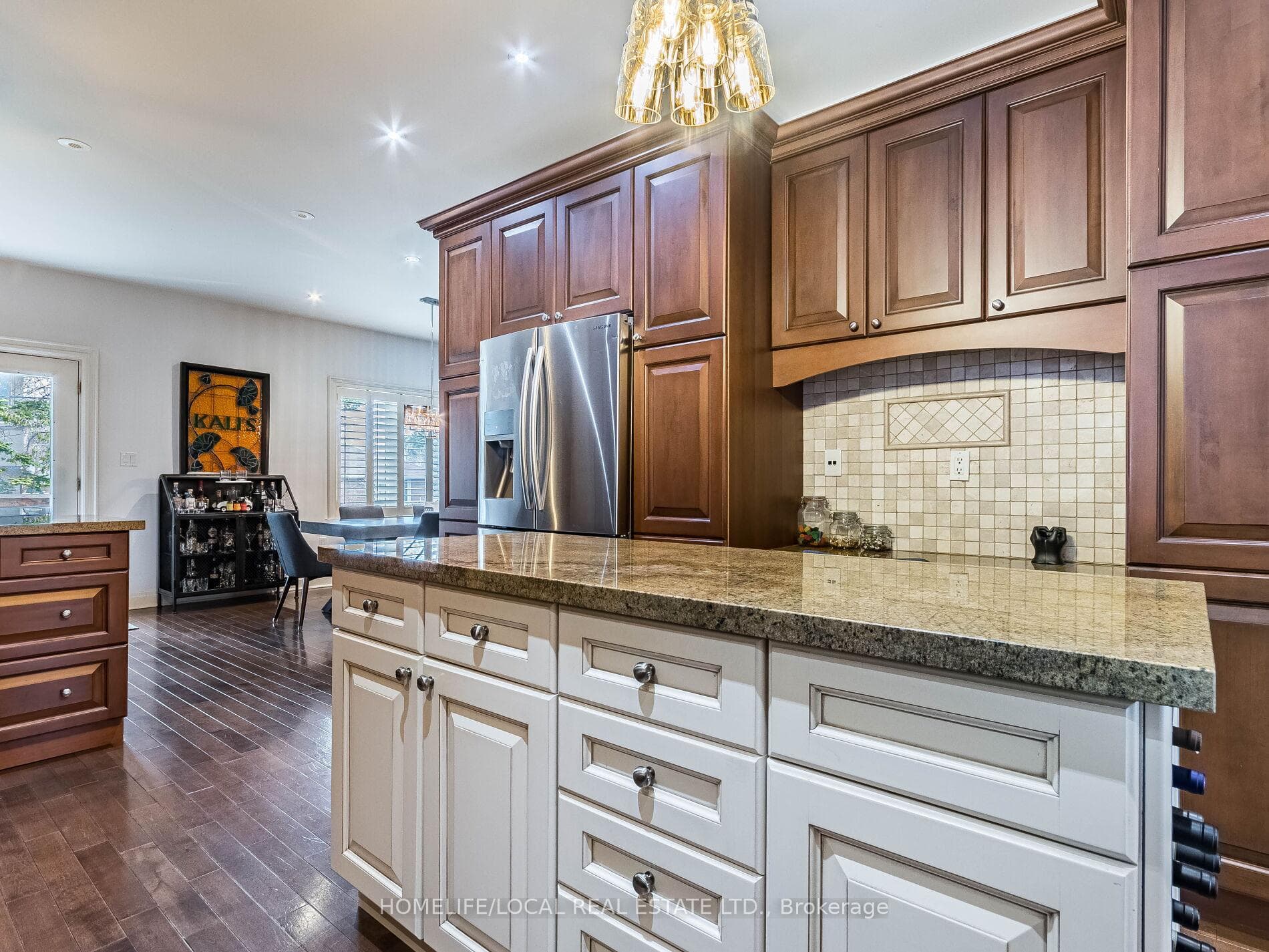 16 Acton Avenue photo 9