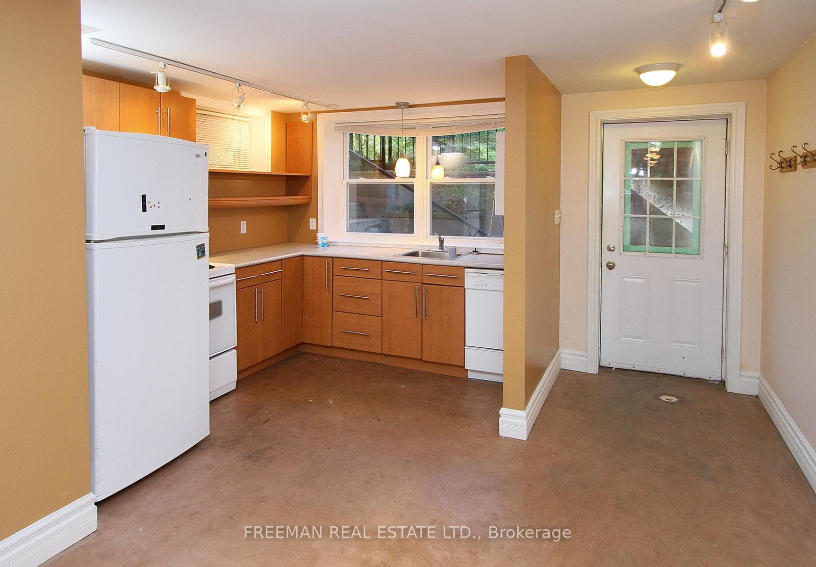 27 Rossmore Road Unit Lower photo 6