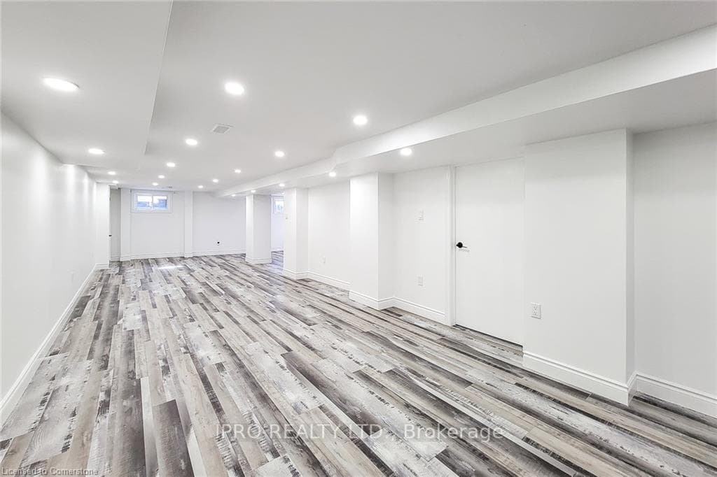 133 Corman Avenue photo 36