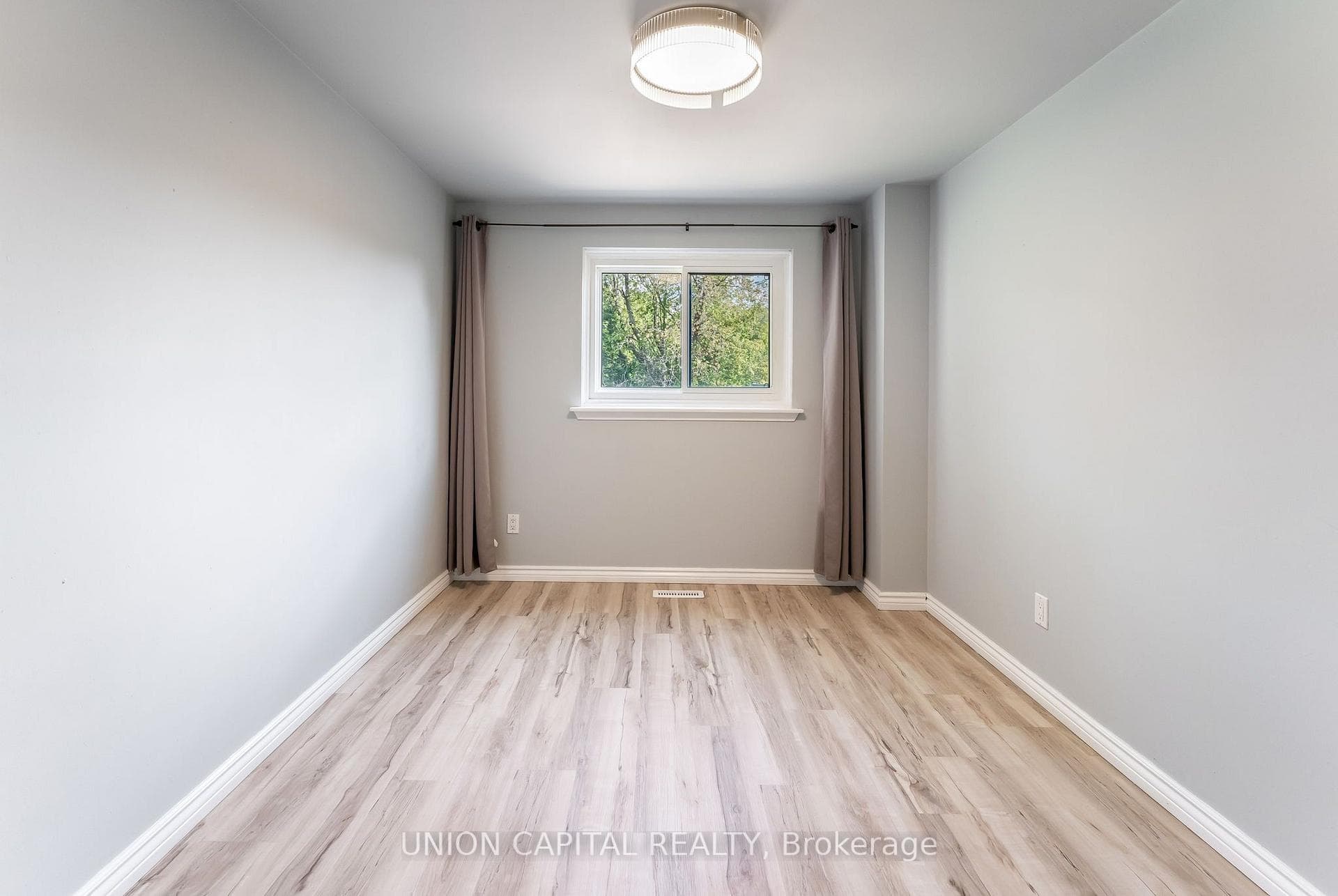 443 Brest Court photo 28