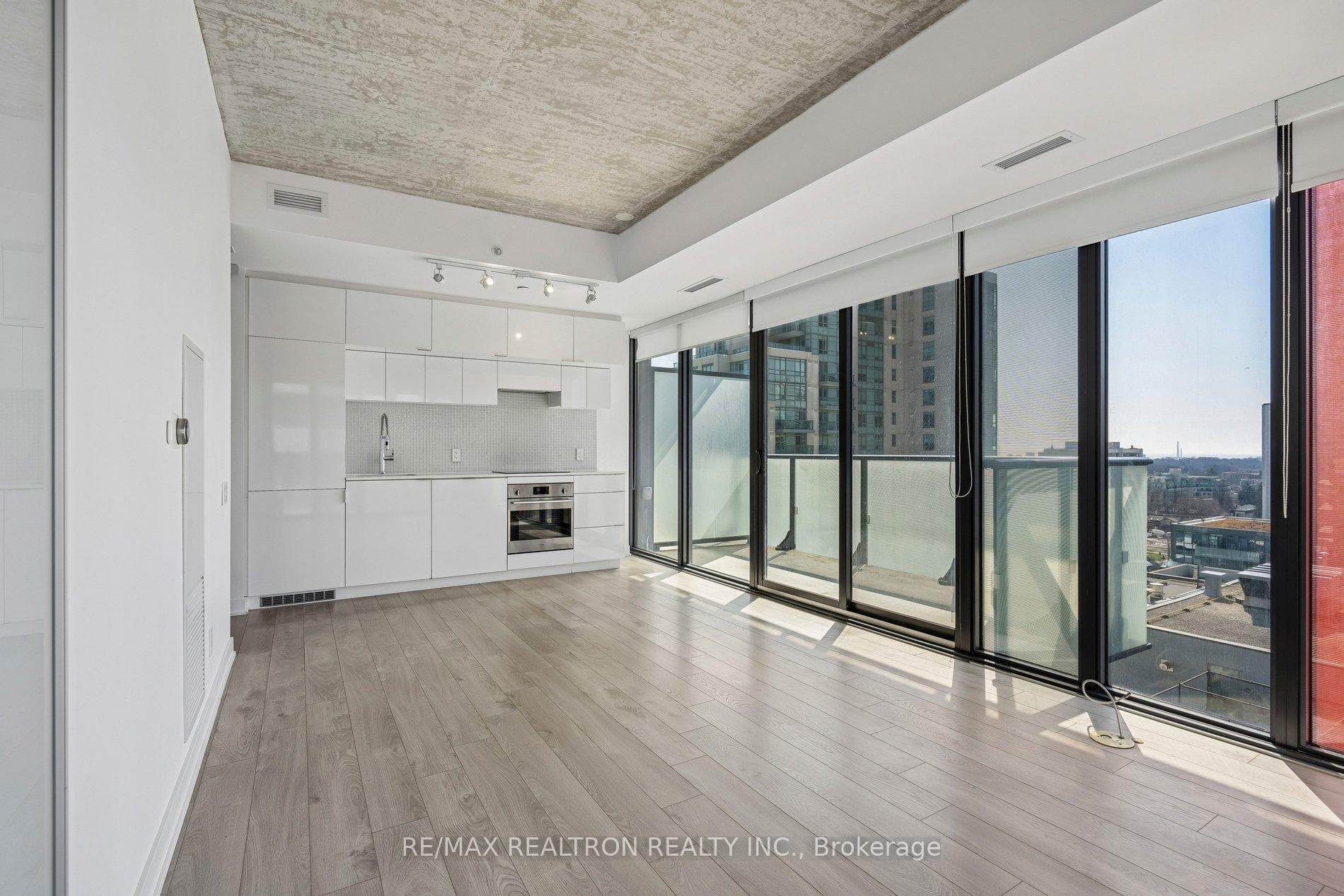 185 Roehampton Avenue Unit 1212 photo 4
