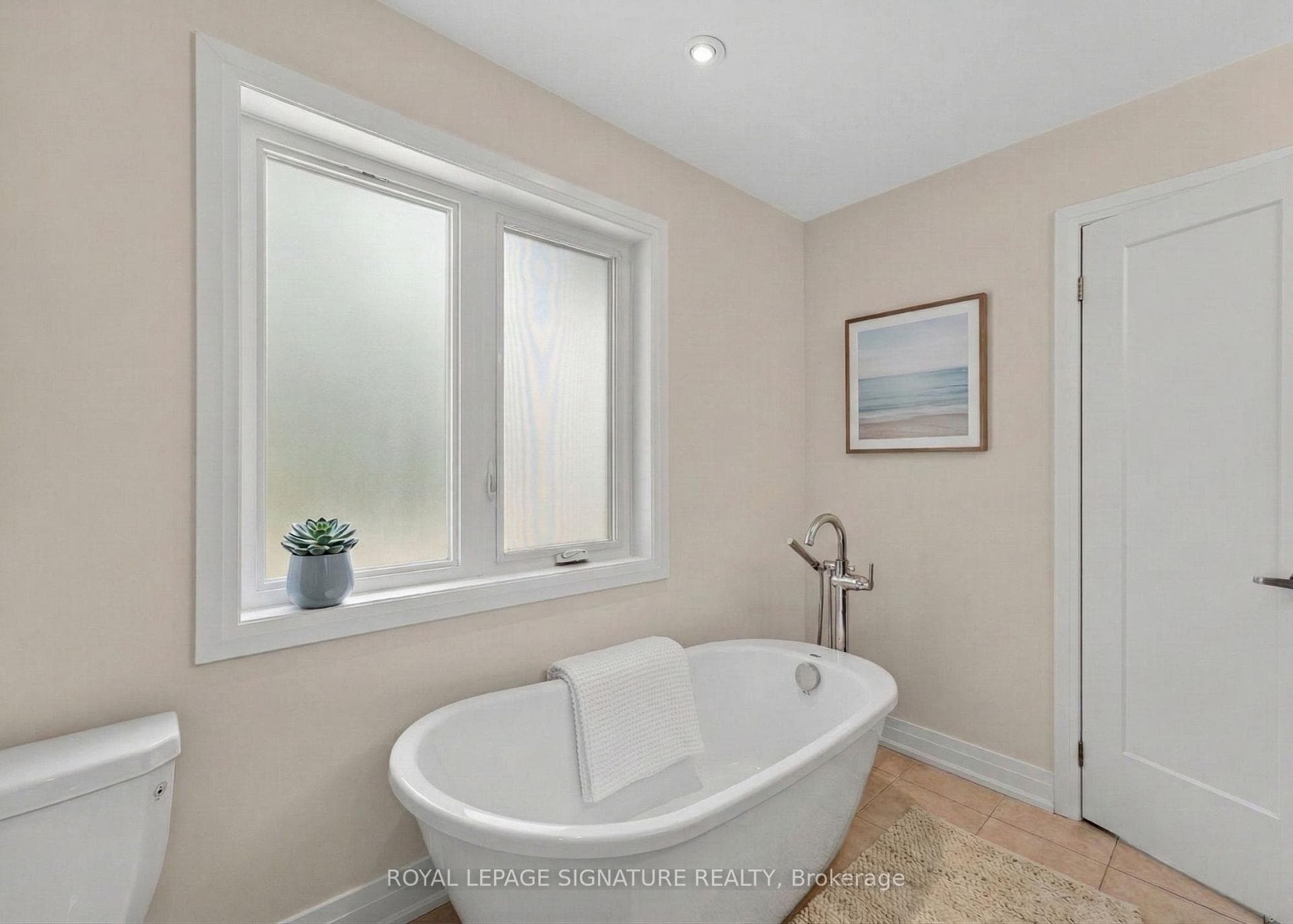 Primary Ensuite Soaker Tub