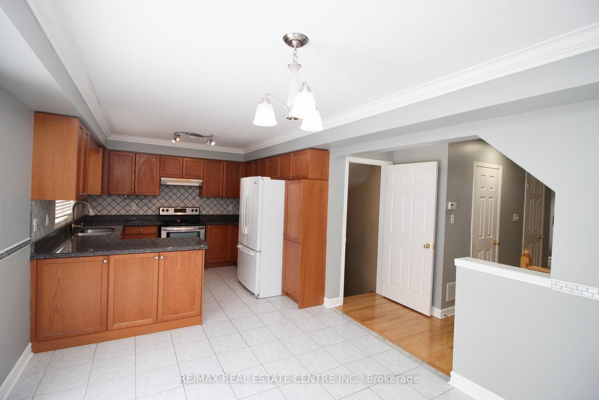 45 Lucerne Drive photo 6