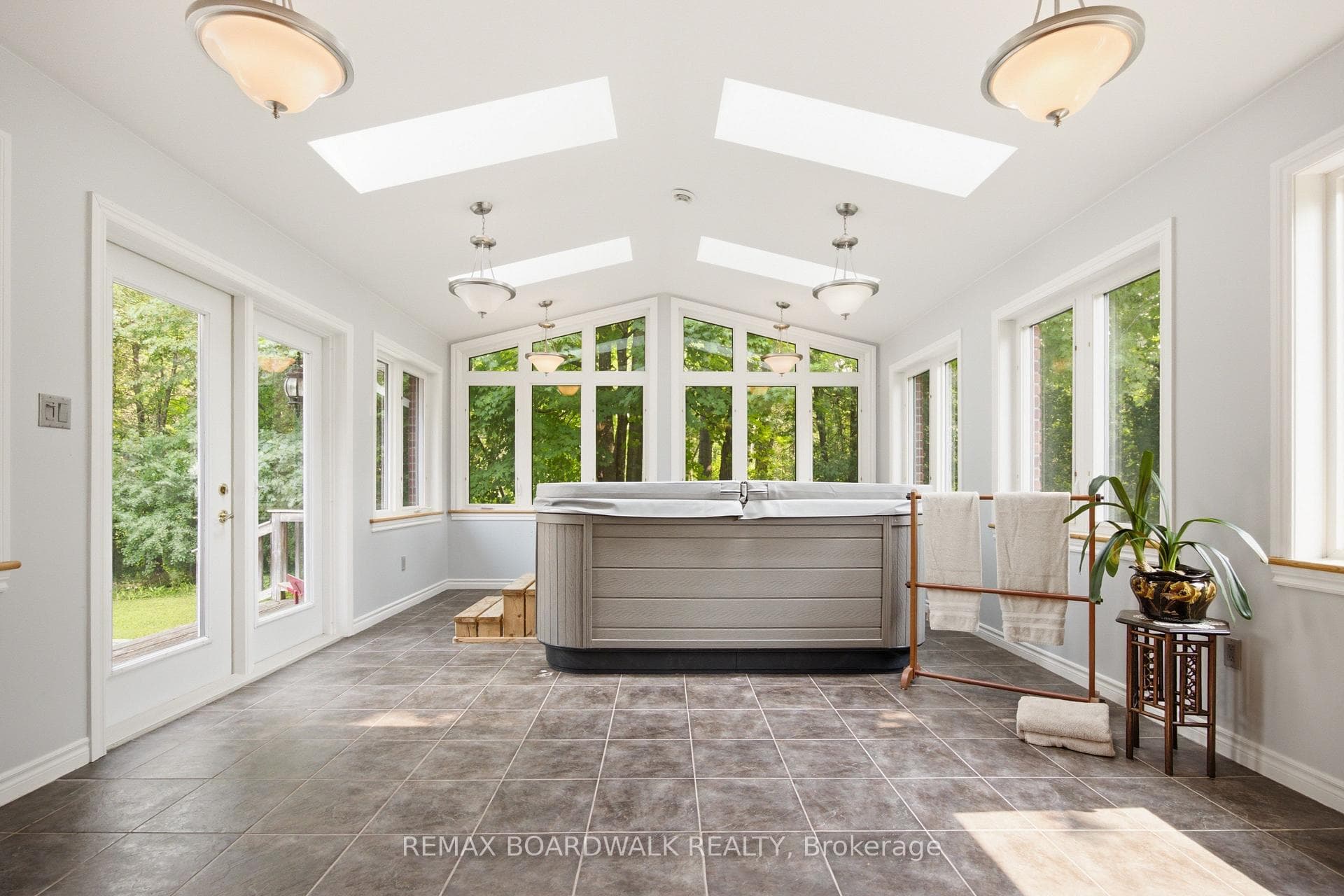 398 Mccann Road photo 19