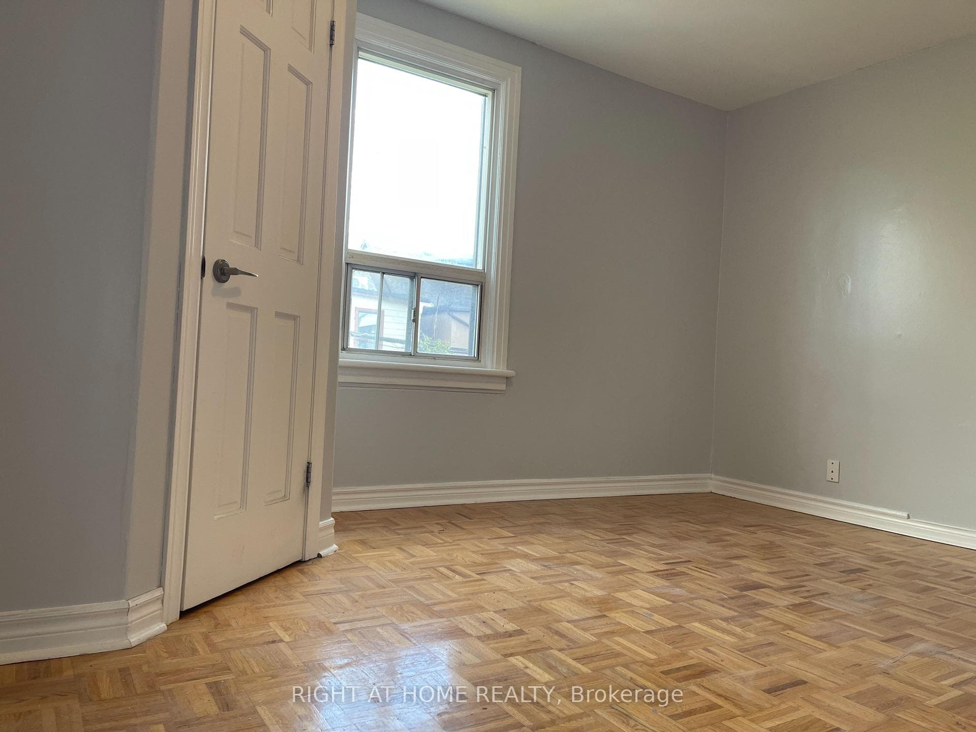 815 Pape Avenue Unit Upper photo 4