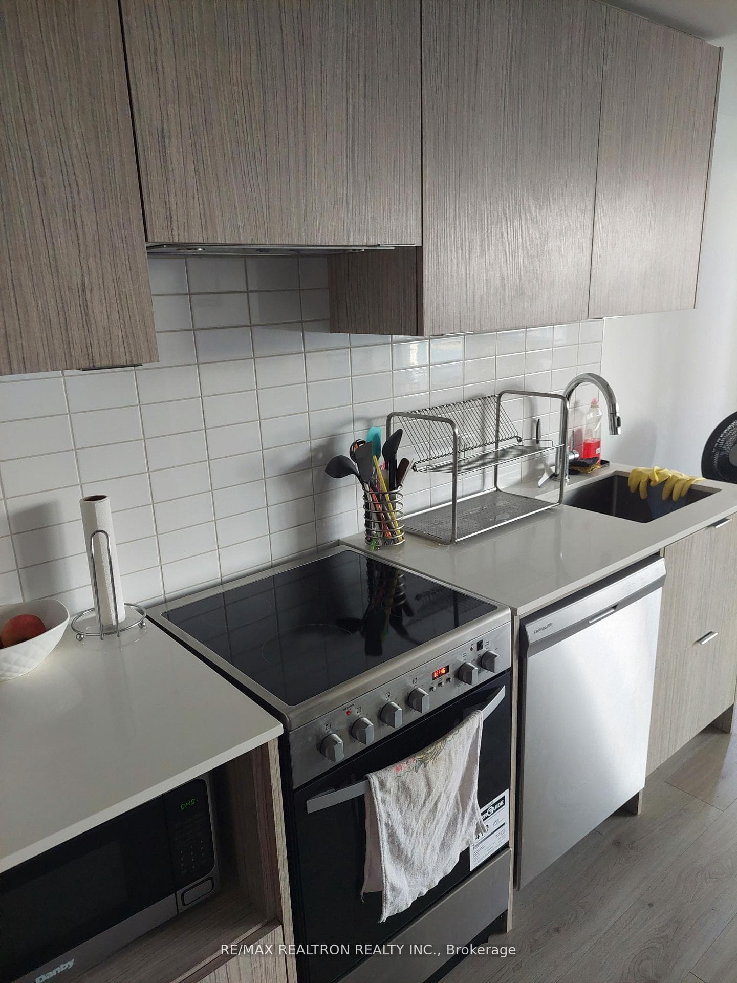 395 Bloor Street Unit 2512 photo 2