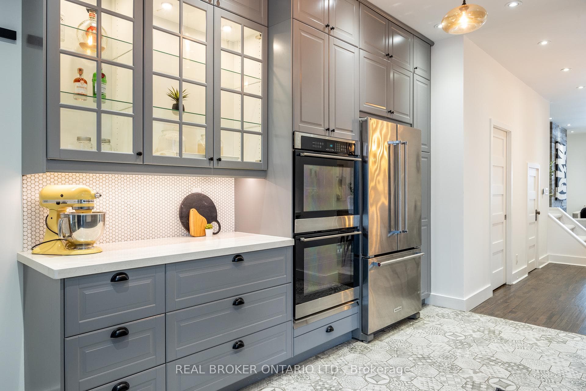6 Vancouver Avenue photo 9