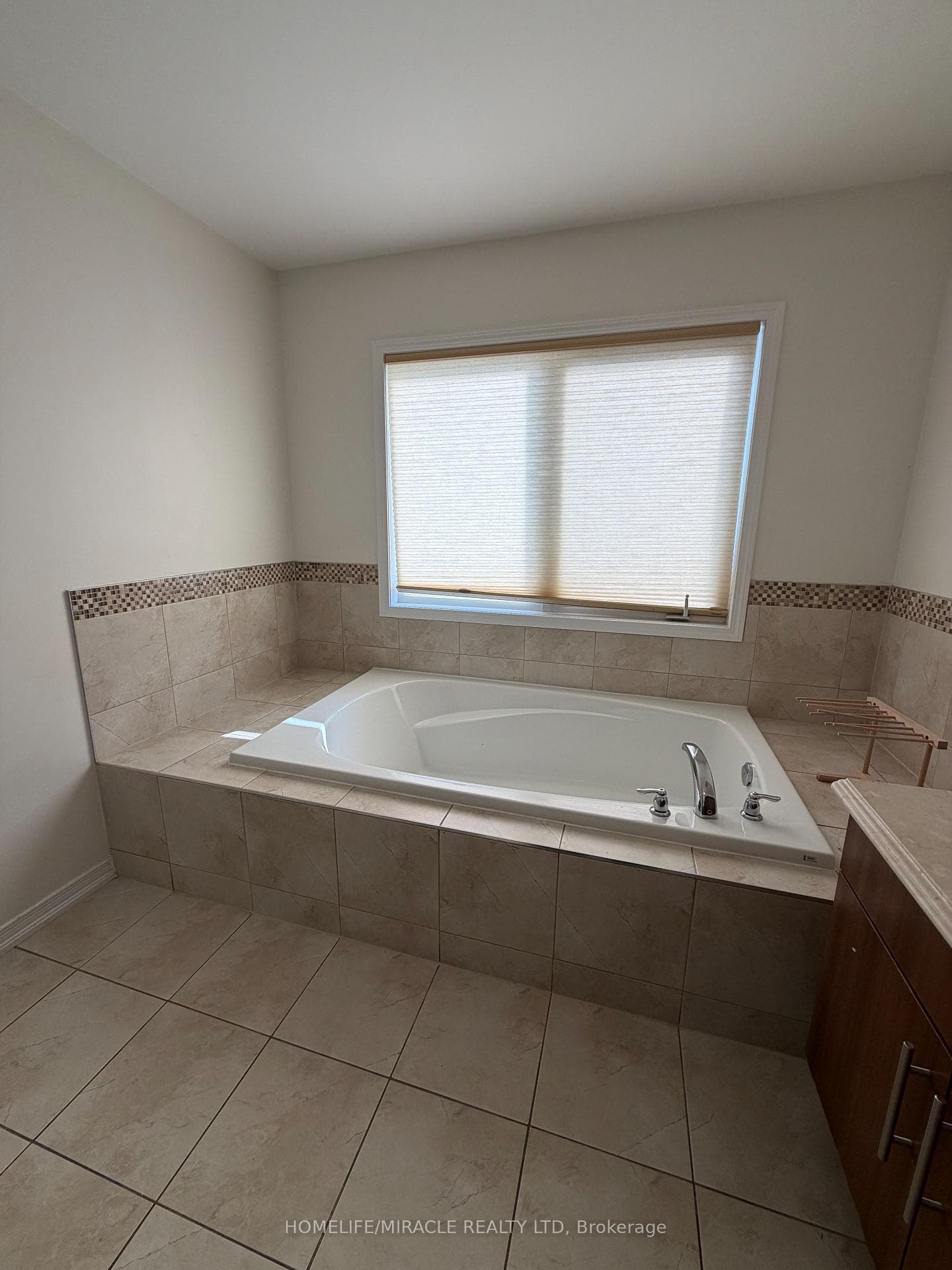 235 Apple Hill Crescent photo 40