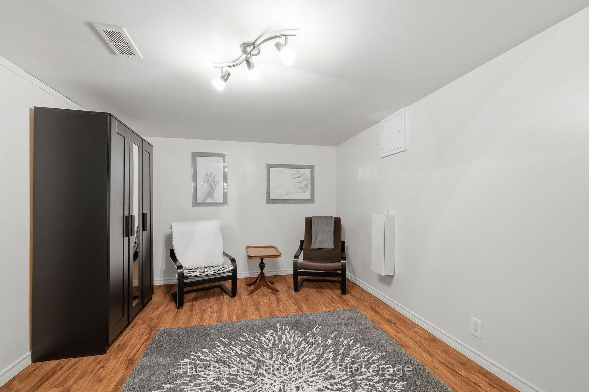 1047 Elora Road photo 37