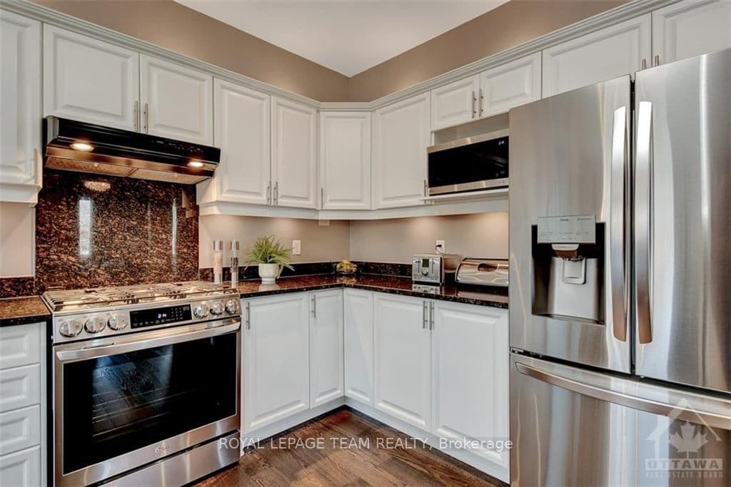 401 LANDSWOOD Way photo 12