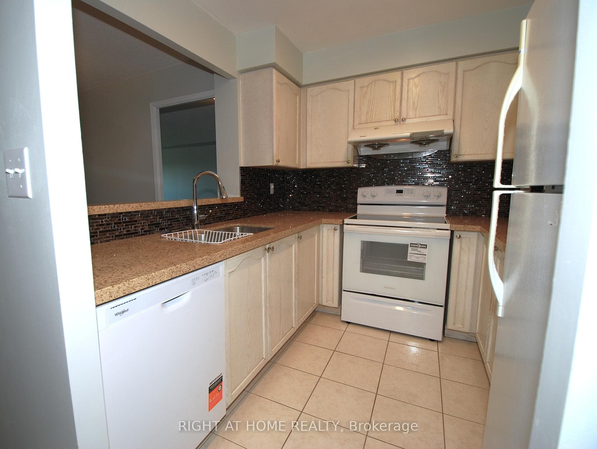 39 Pemberton Avenue Unit 1009 photo 4