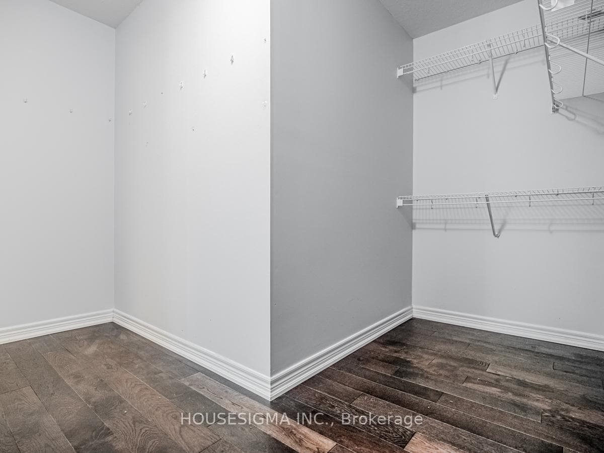 728 Robert Ferrie Drive photo 25