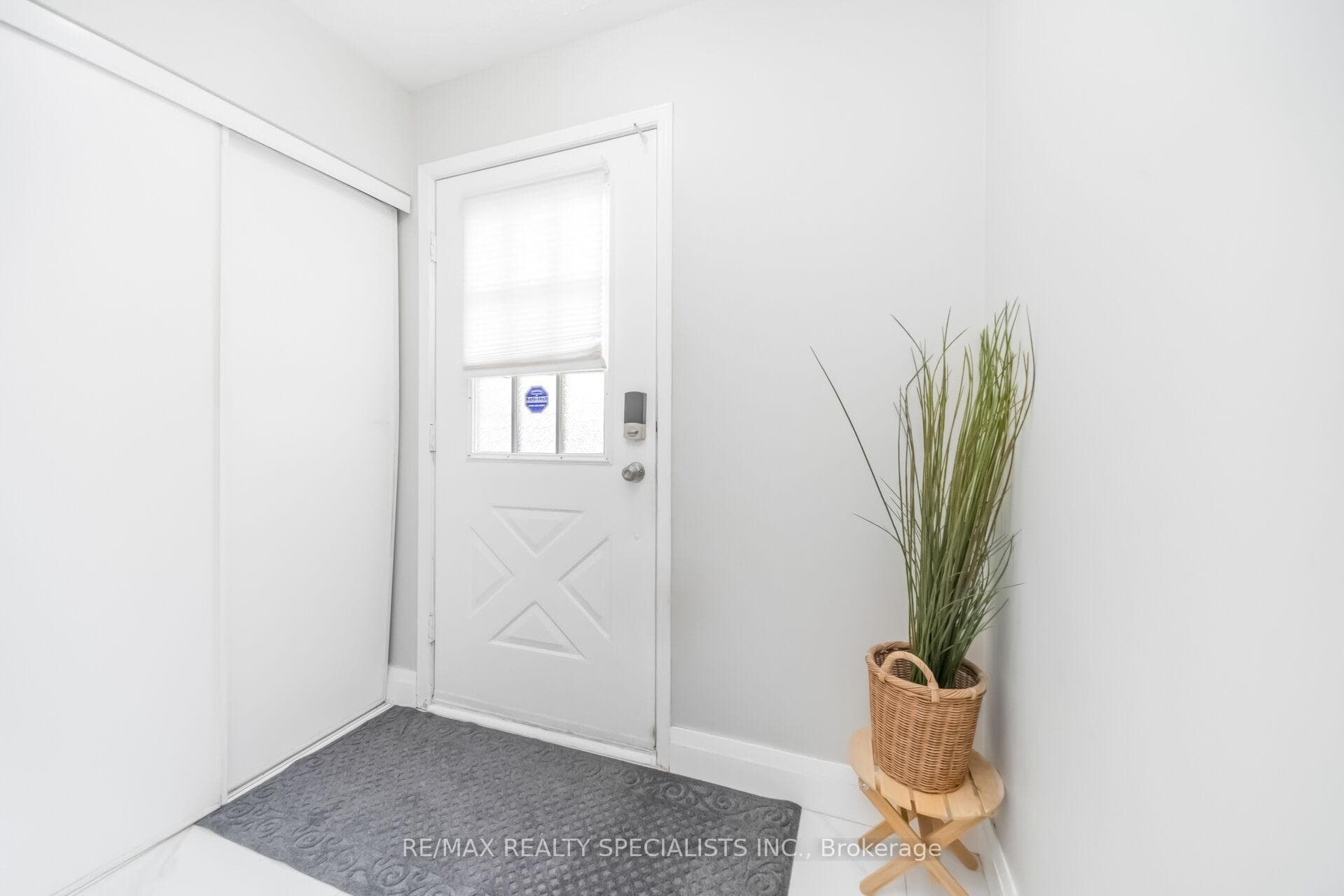 90 Wickstead Court photo 6