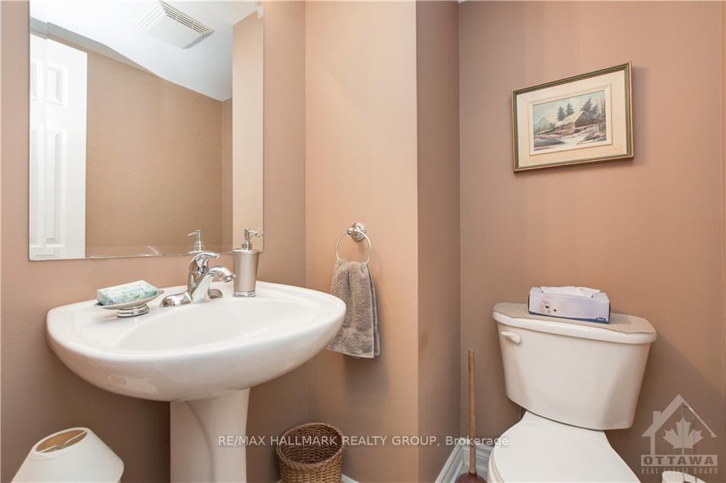 393 CHAPMAN MILLS Drive Unit A photo 17